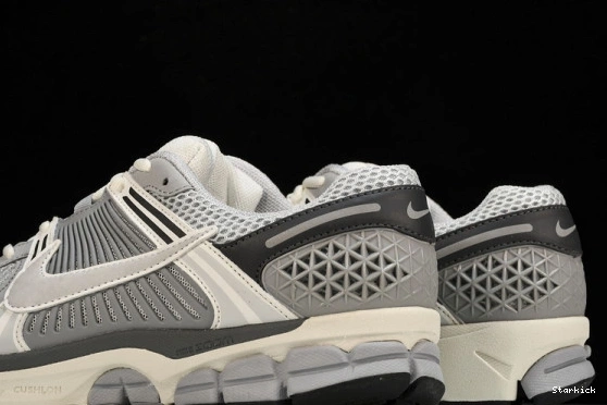  5 Grey Nike BV1358-001 Vast Zoom Vomero  0113